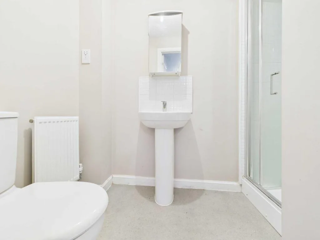 3 bedroom semi-detached house for rent
