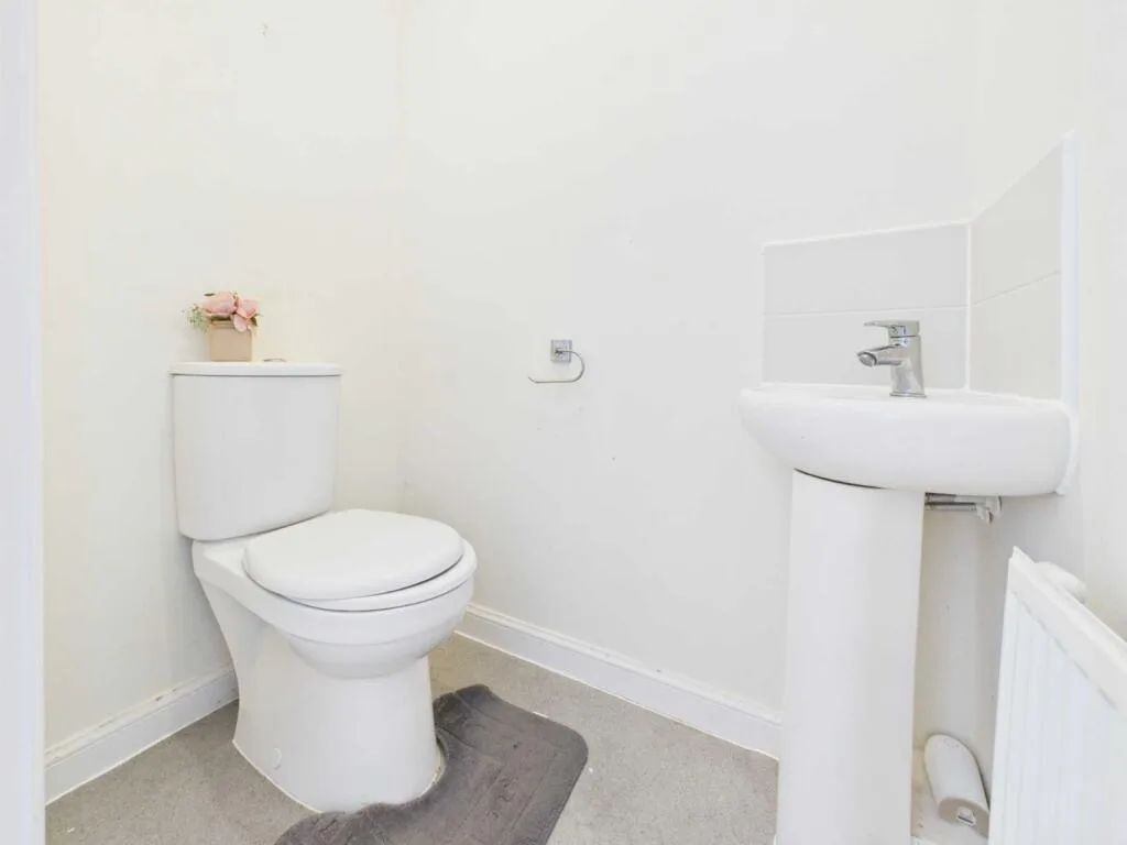 3 bedroom semi-detached house for rent