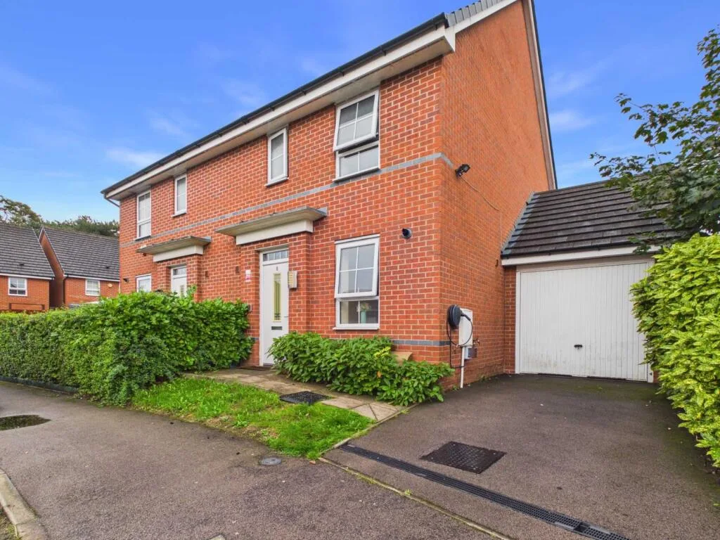 3 bedroom semi-detached house for rent