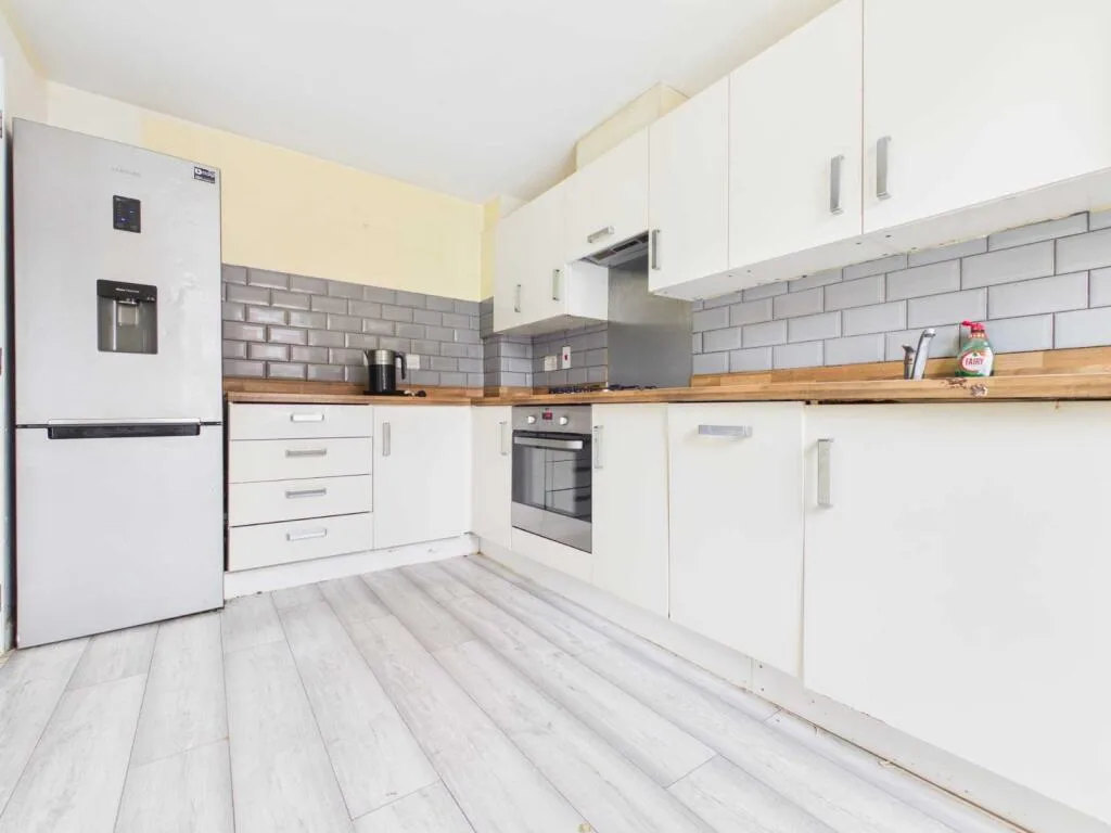 3 bedroom semi-detached house for rent