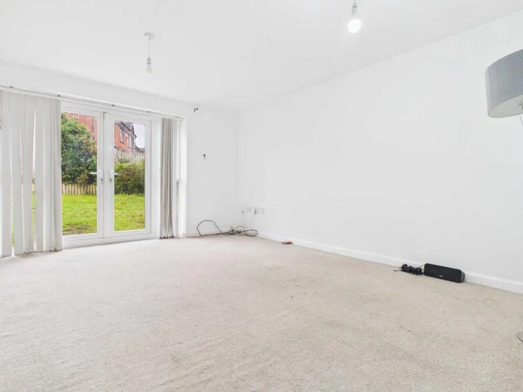 3 bedroom semi-detached house for rent