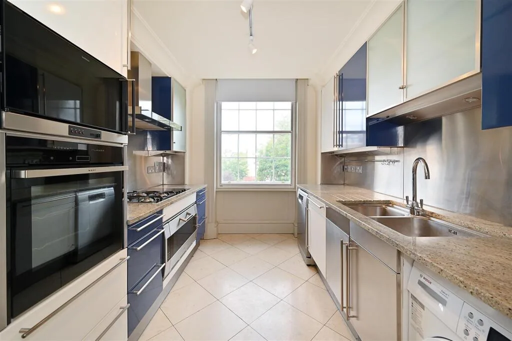 4 bedroom flat for rent