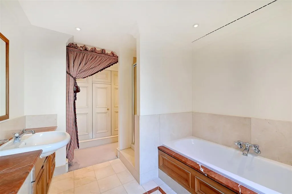 4 bedroom flat for rent