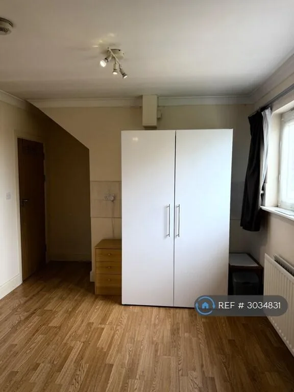 Studio flat for rent