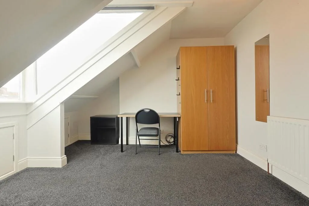 5 bedroom maisonette for rent