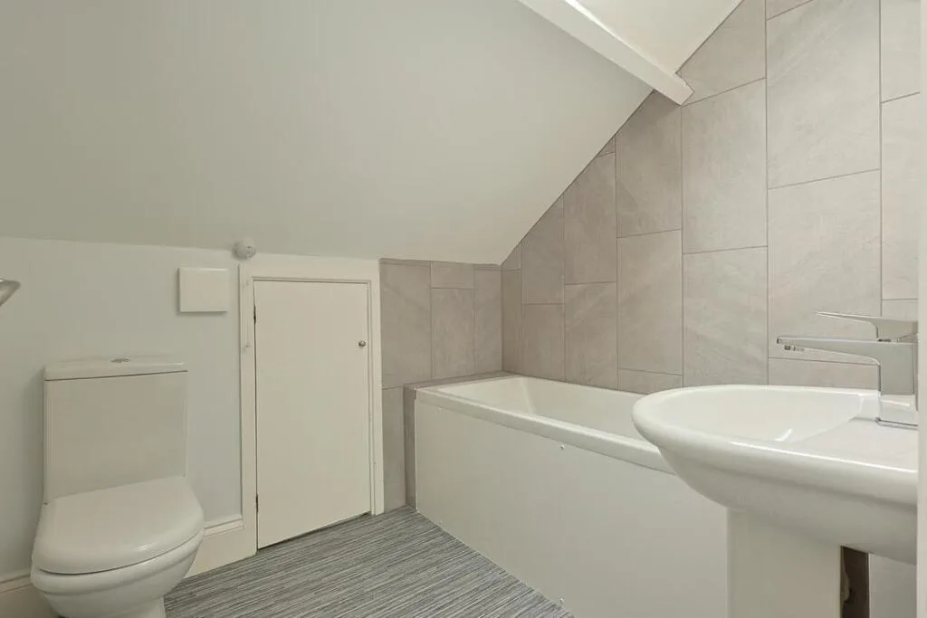 5 bedroom maisonette for rent
