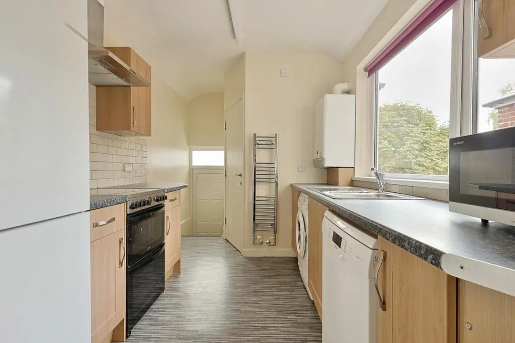 5 bedroom maisonette for rent