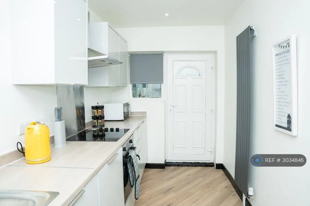 2 bedroom end of terrace house for rent
