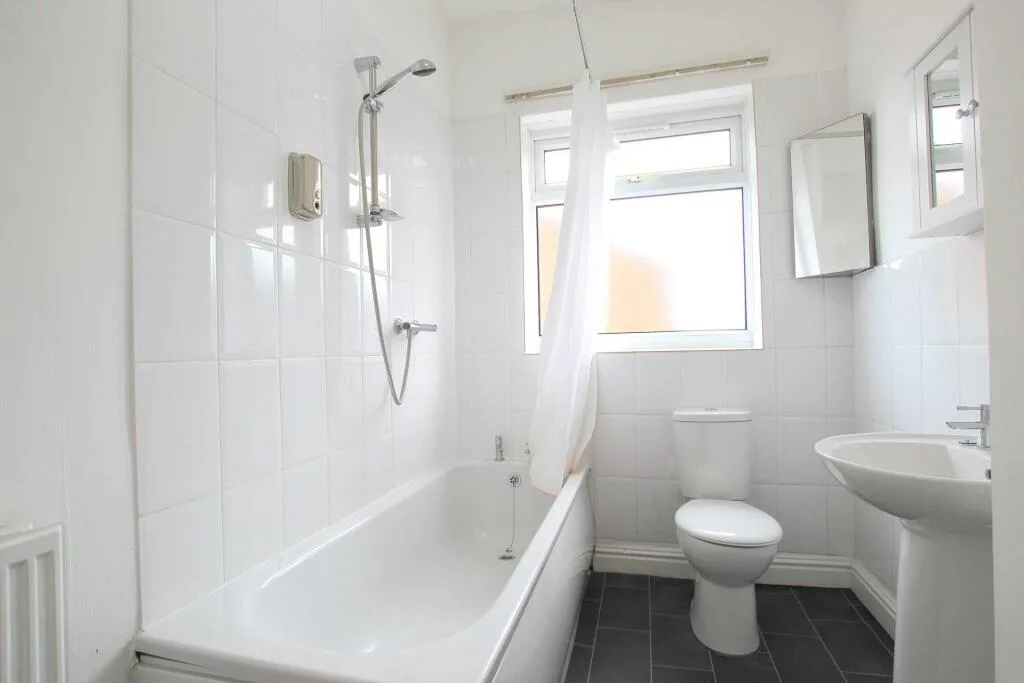 2 bedroom end of terrace house for rent