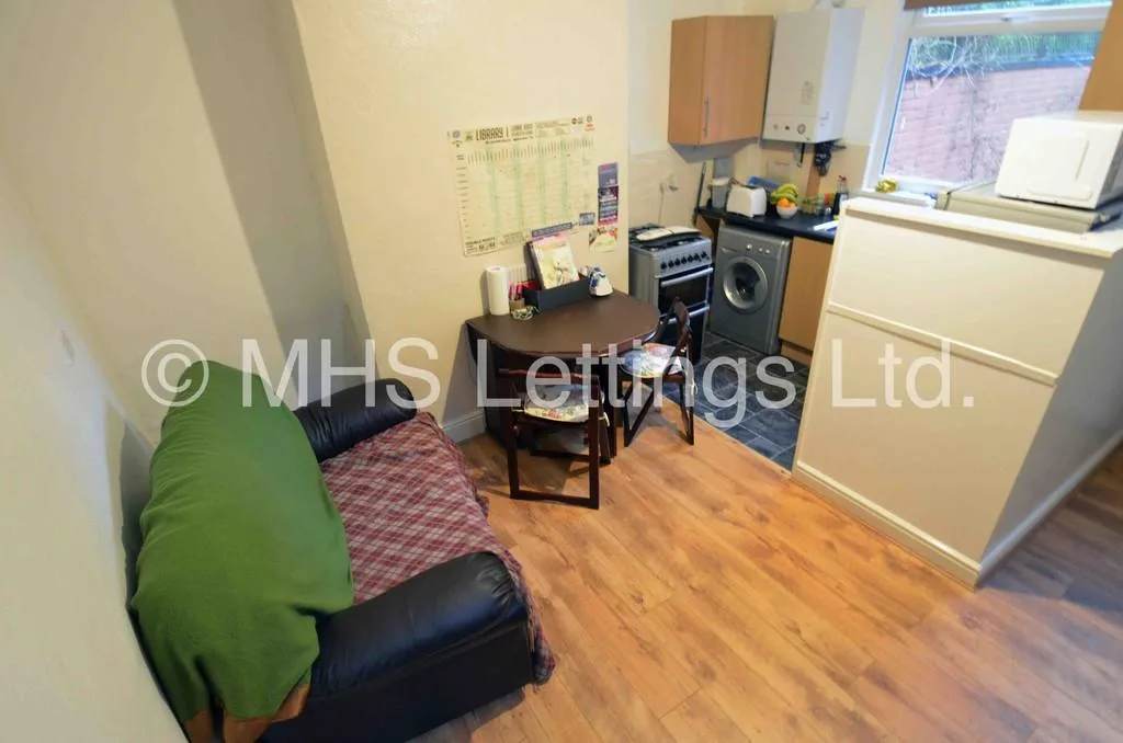 2 bedroom end of terrace house for rent