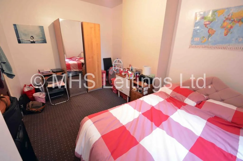 2 bedroom end of terrace house for rent