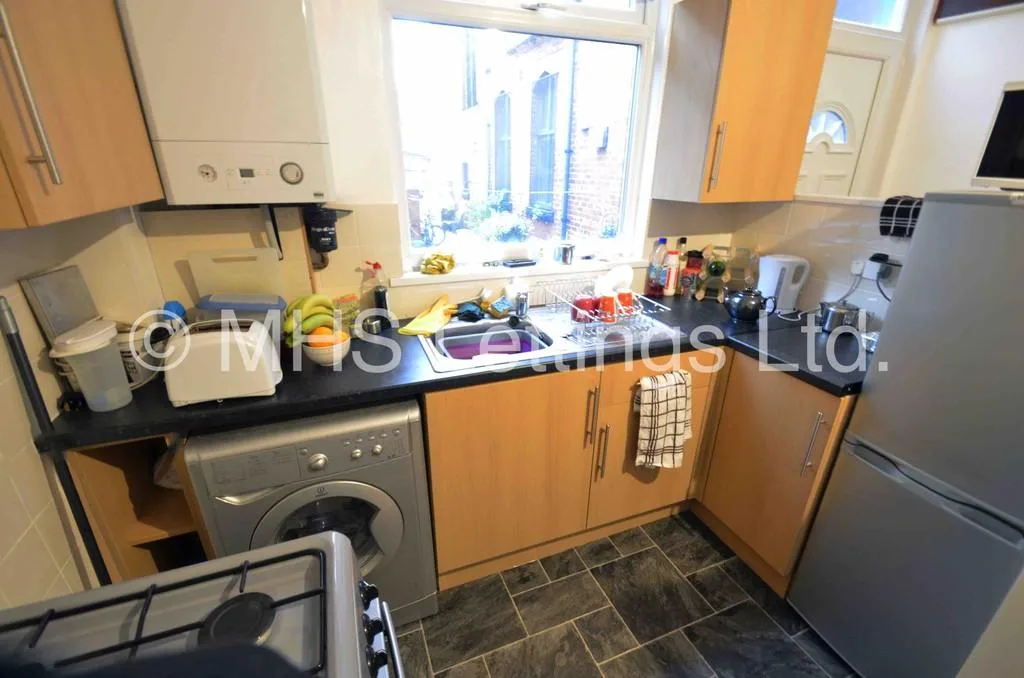 2 bedroom end of terrace house for rent