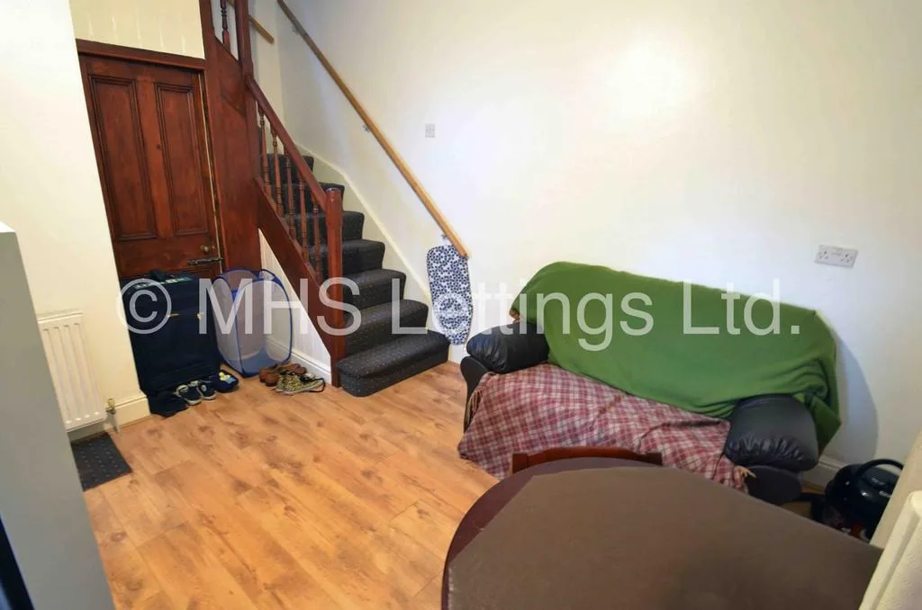 2 bedroom end of terrace house for rent