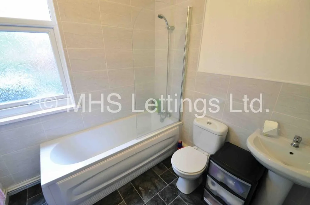 2 bedroom end of terrace house for rent