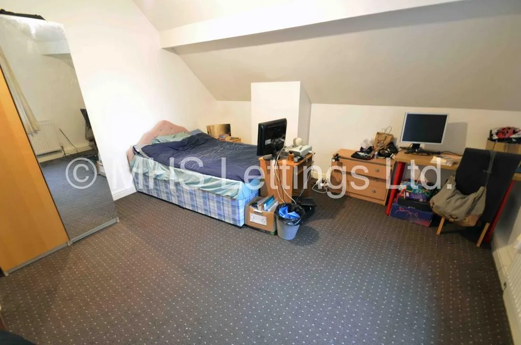2 bedroom end of terrace house for rent