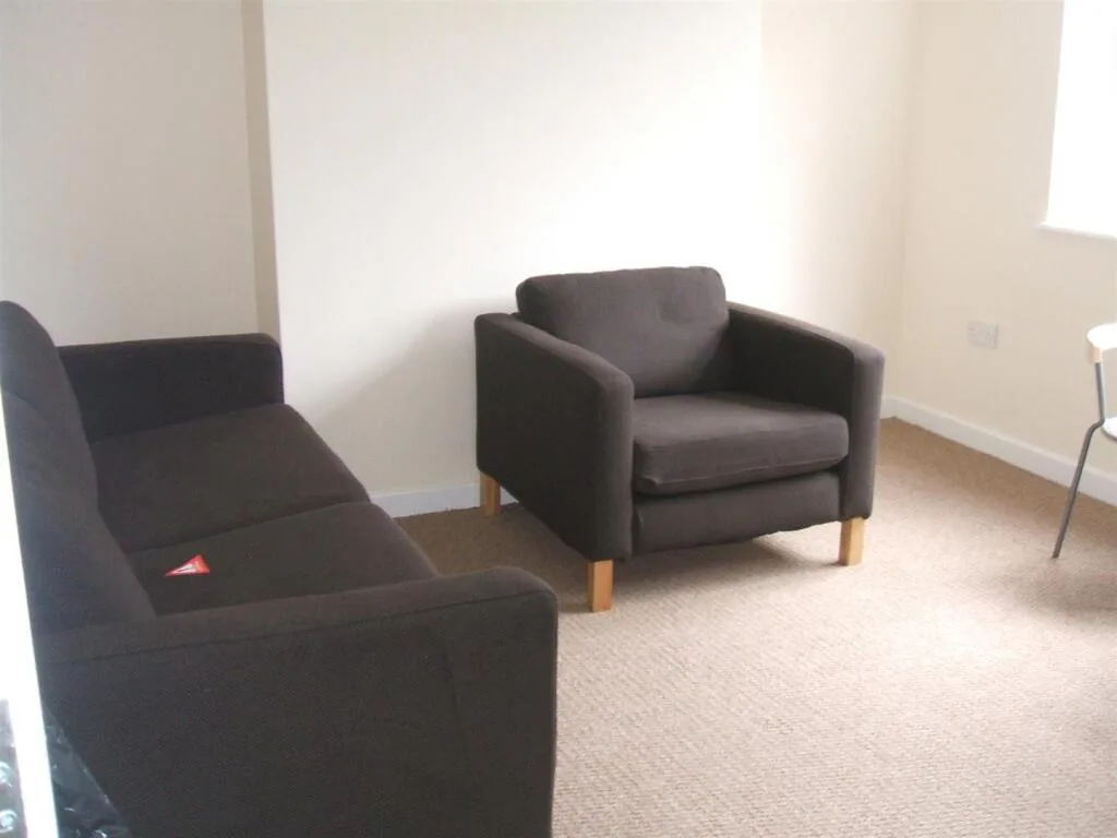 3 bedroom semi-detached house for rent