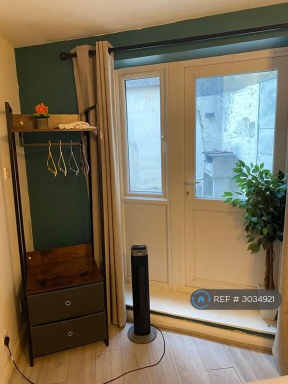 Studio flat for rent