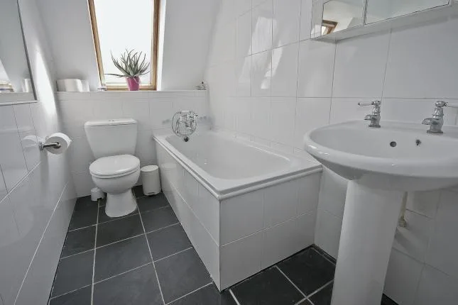 2 bedroom end of terrace house for rent