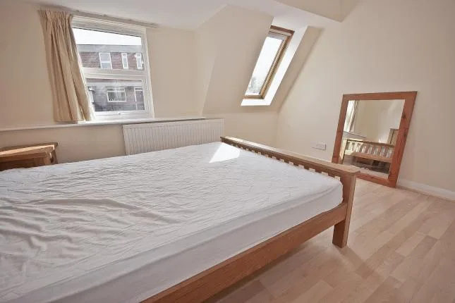 2 bedroom end of terrace house for rent
