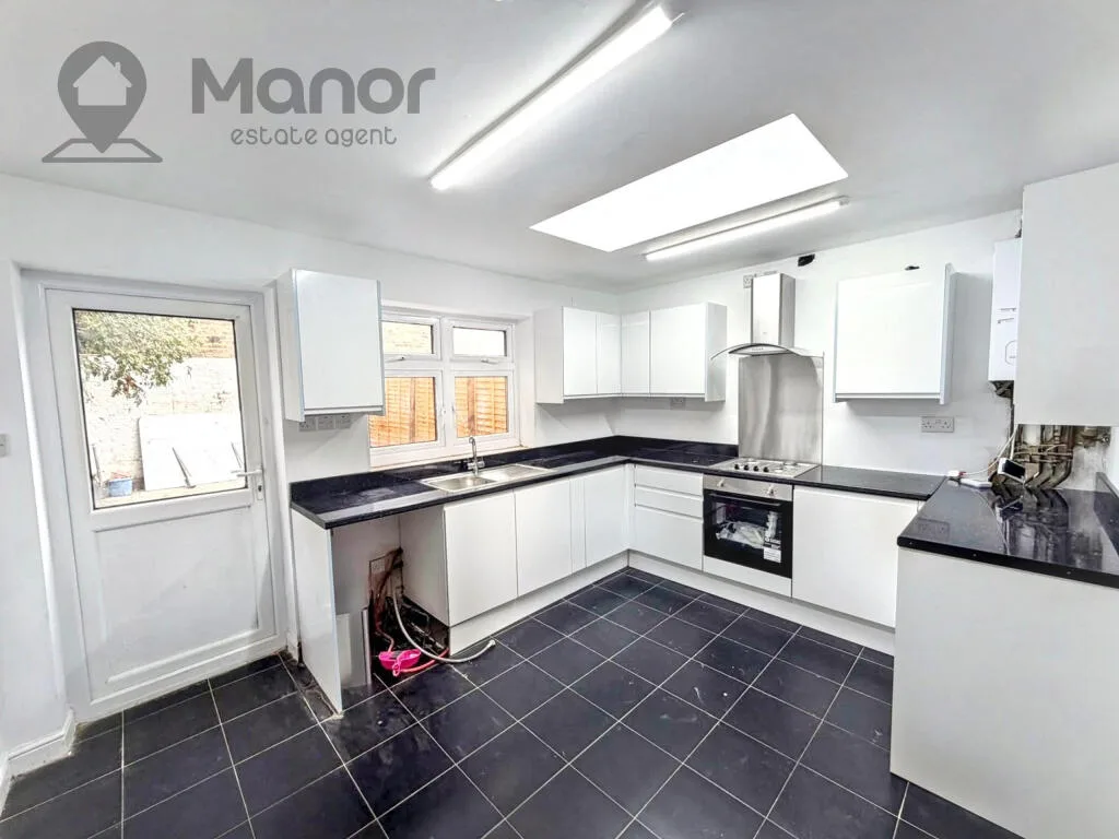 5 bedroom terraced house for rent