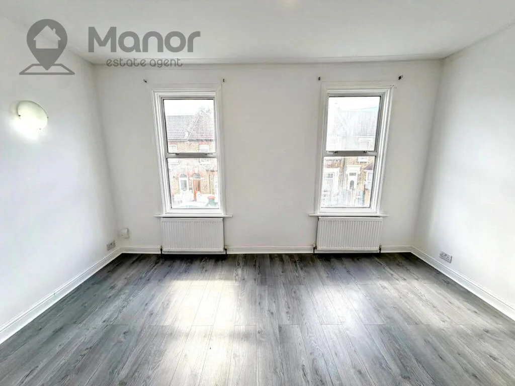 5 bedroom terraced house for rent