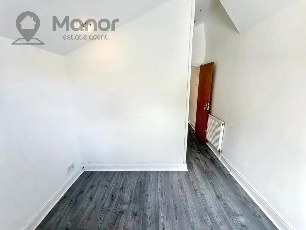 5 bedroom terraced house for rent