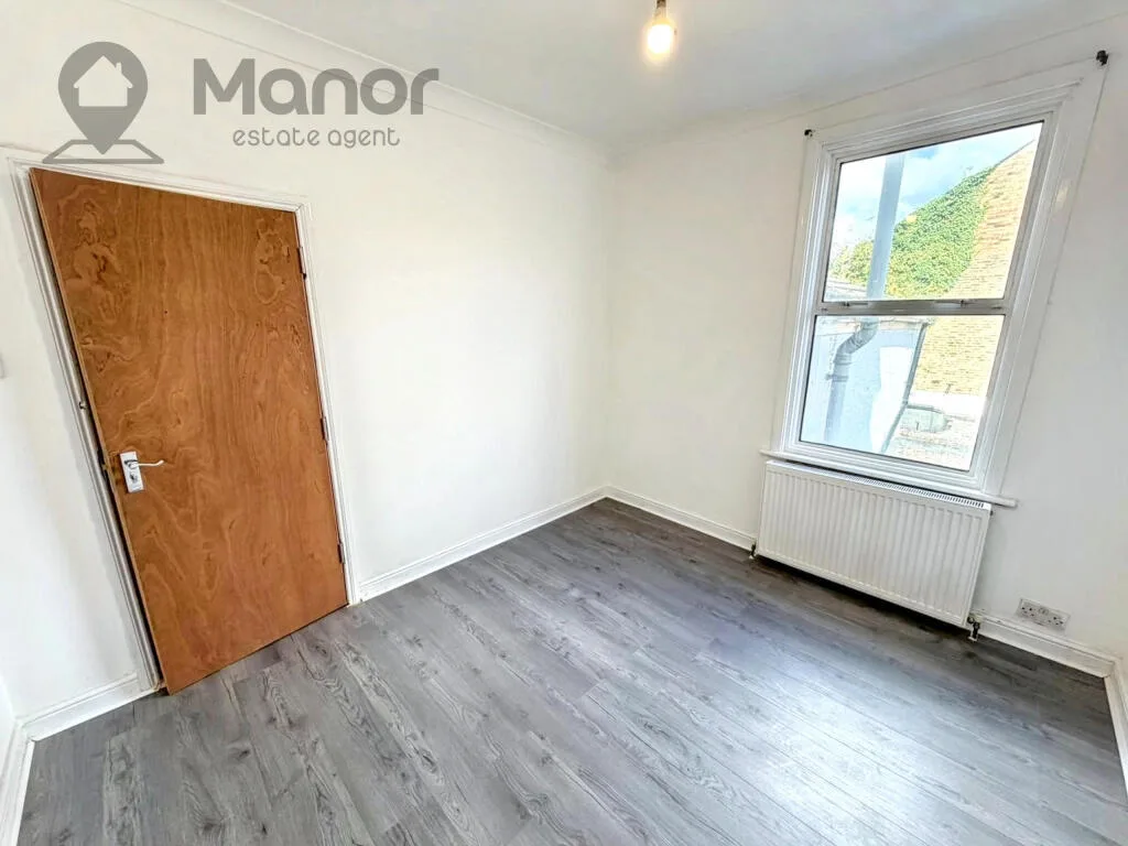 5 bedroom terraced house for rent