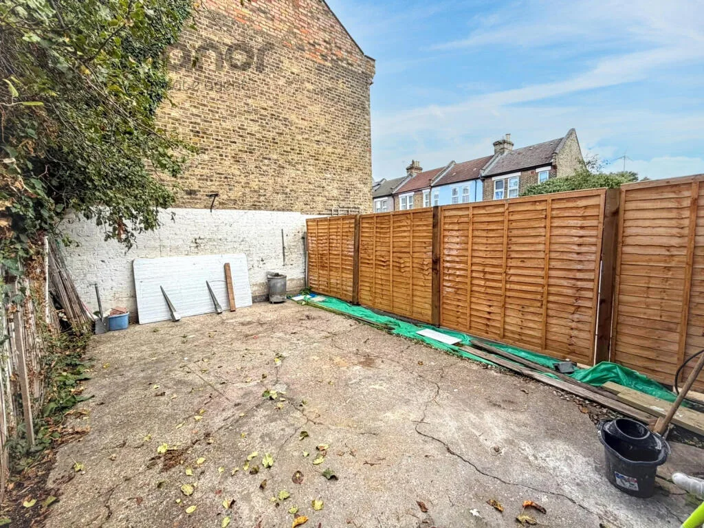 5 bedroom terraced house for rent