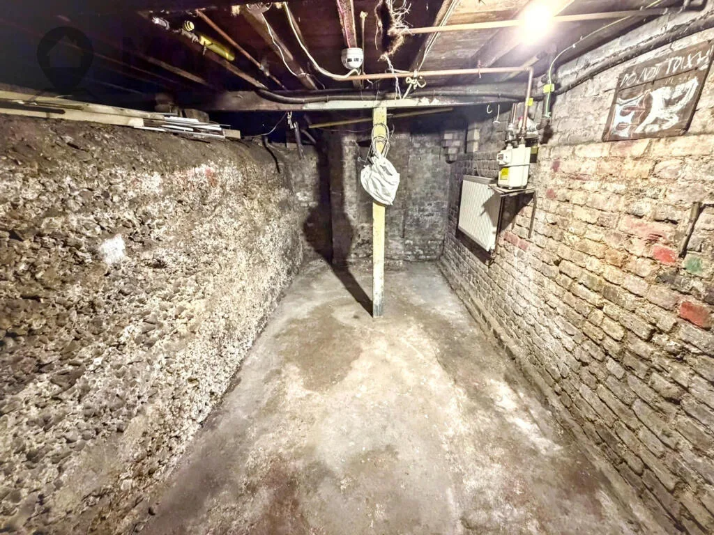 5 bedroom terraced house for rent