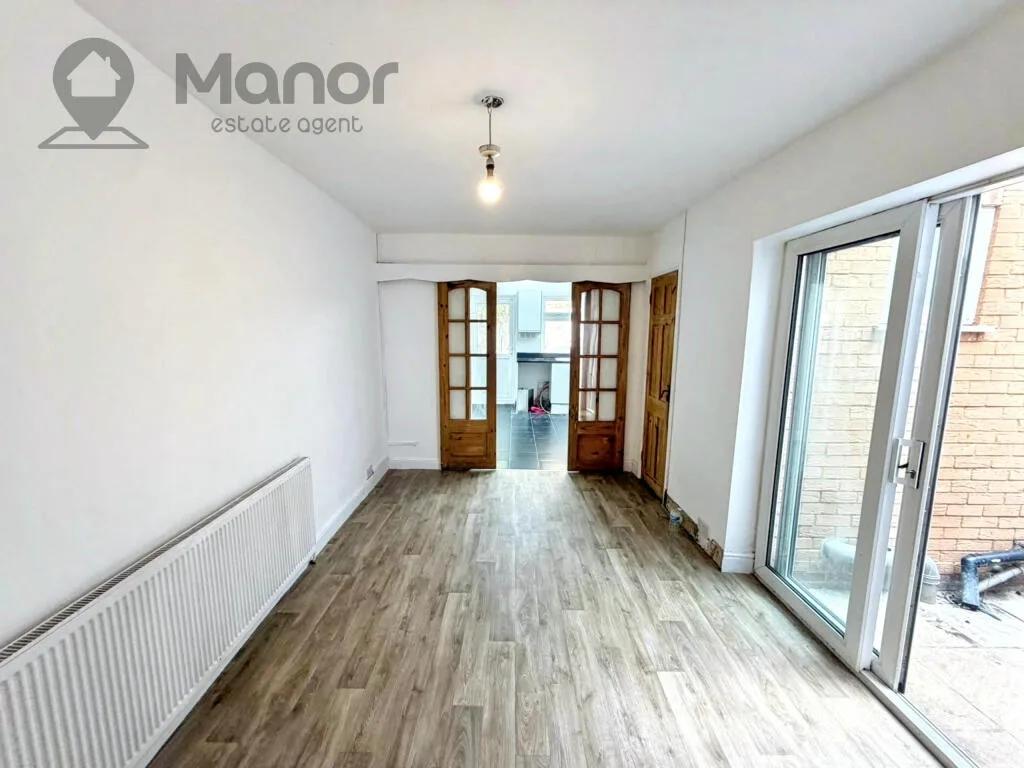5 bedroom terraced house for rent