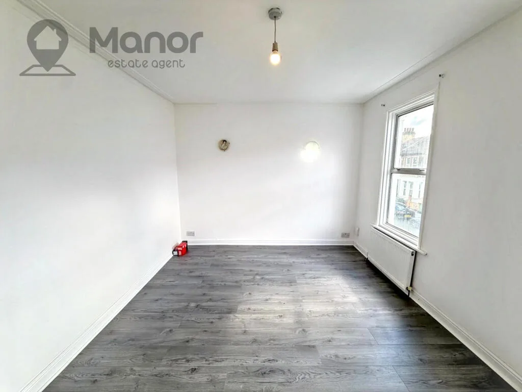 5 bedroom terraced house for rent