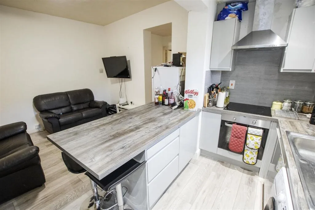 5 bedroom house of multiple occupation for rent