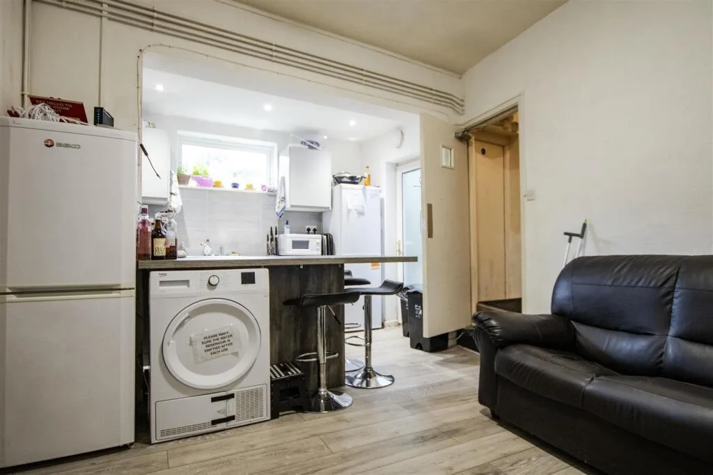5 bedroom house of multiple occupation for rent