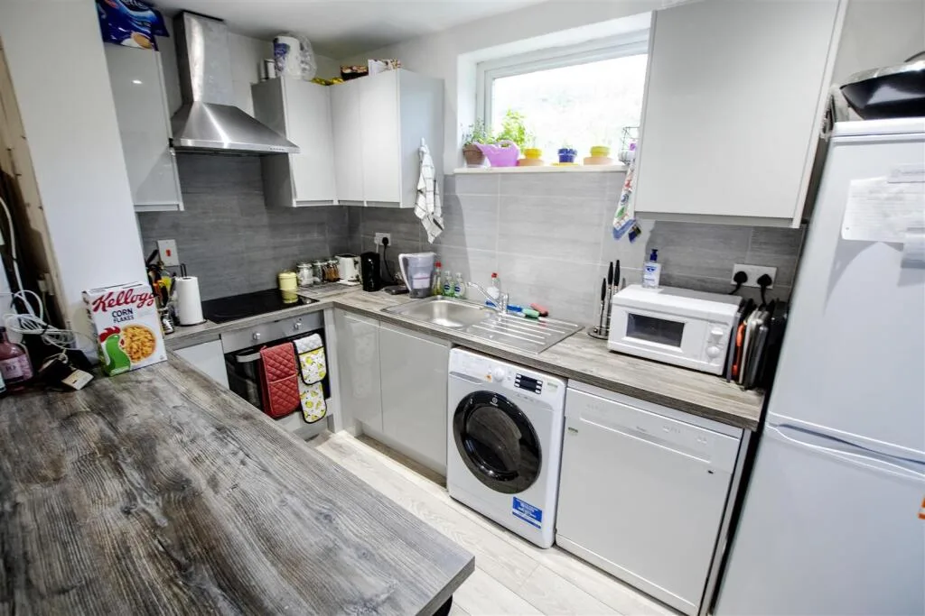 5 bedroom house of multiple occupation for rent