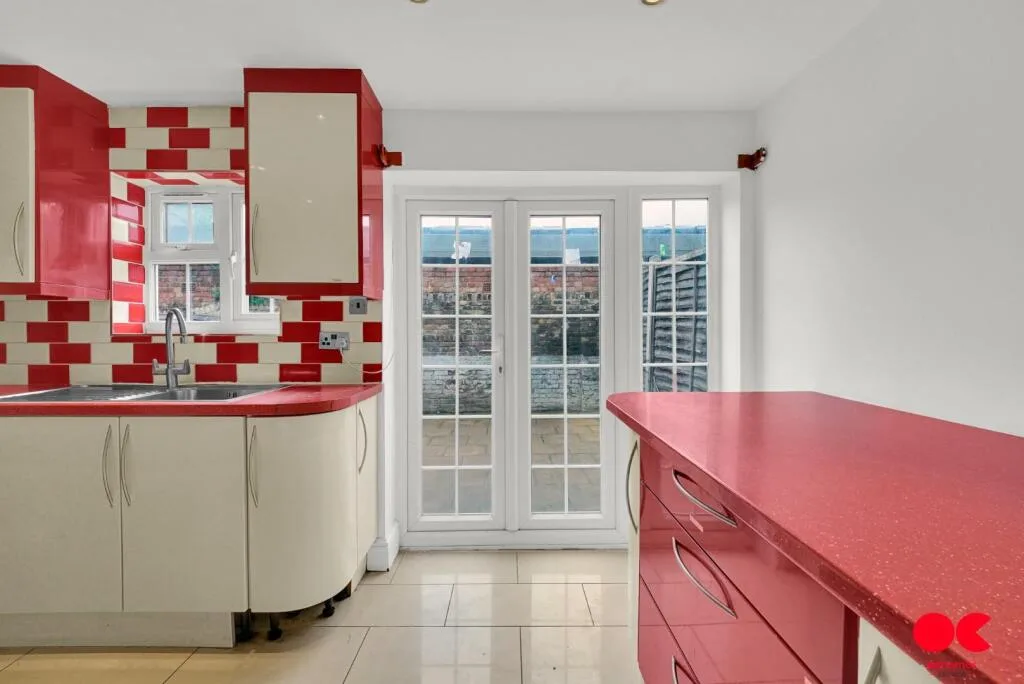 5 bedroom terraced house for rent