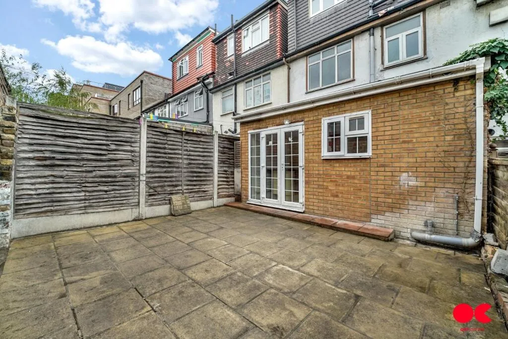 5 bedroom terraced house for rent