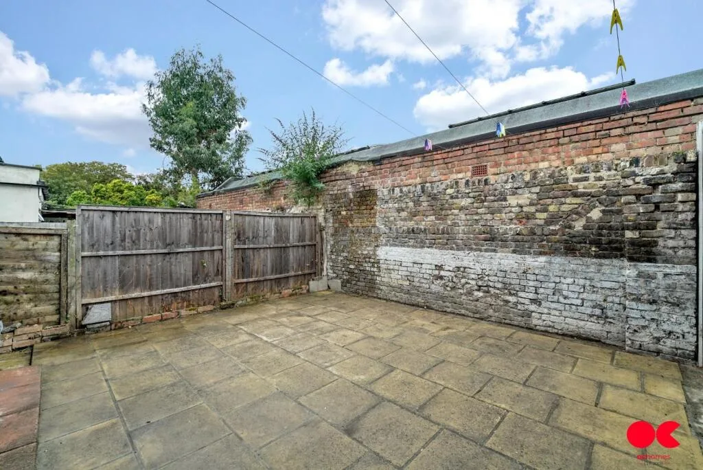 5 bedroom terraced house for rent