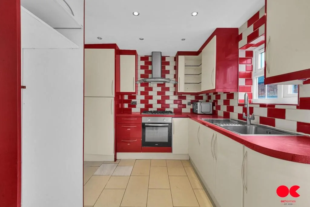 5 bedroom terraced house for rent