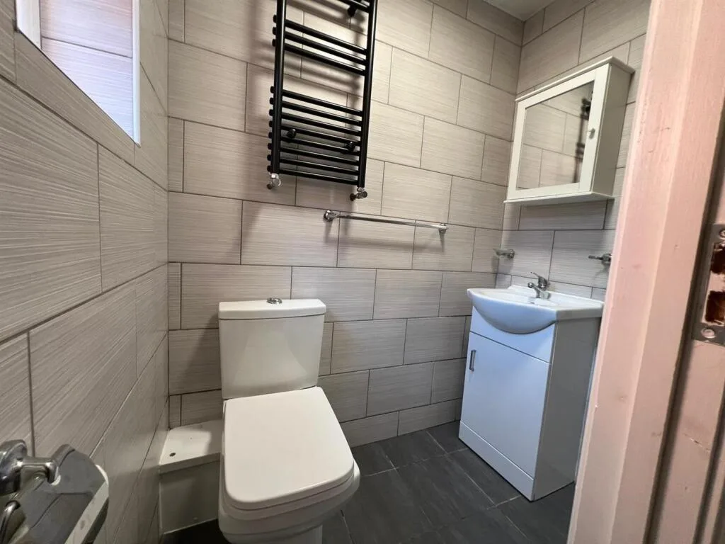 5 bedroom terraced house for rent