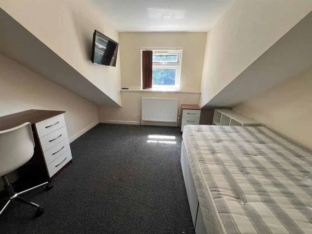 5 bedroom terraced house for rent
