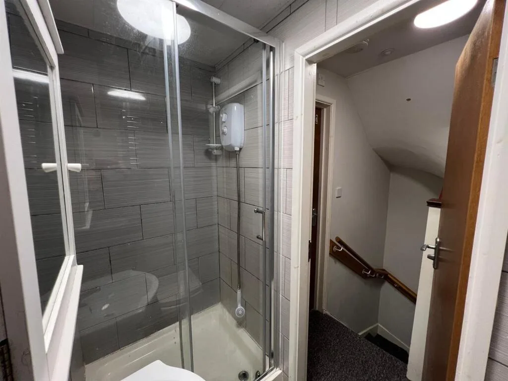 5 bedroom terraced house for rent