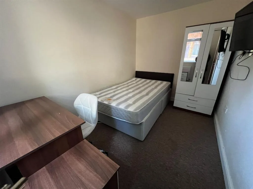 5 bedroom terraced house for rent