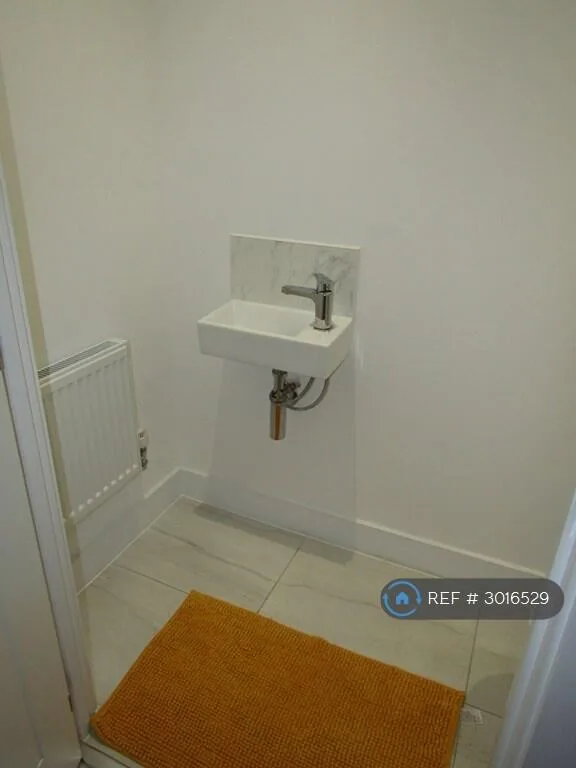 4 bedroom semi-detached house for rent