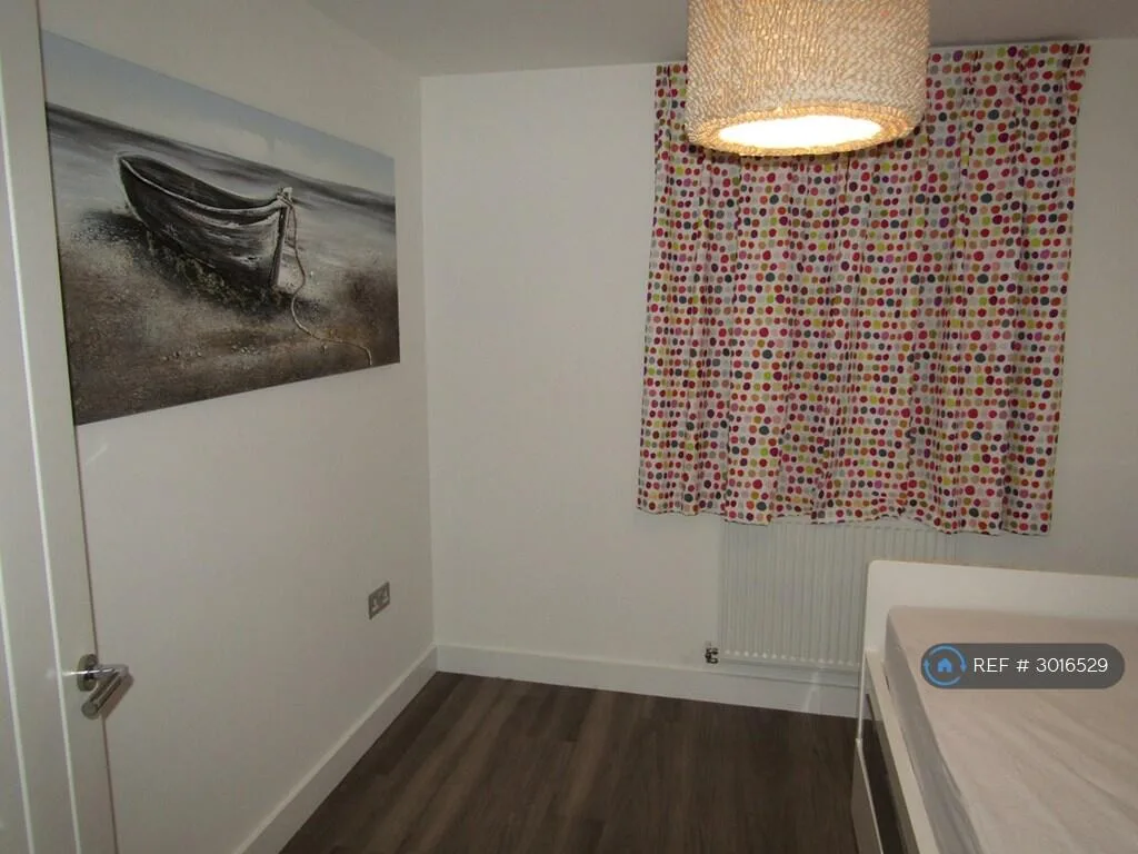 4 bedroom semi-detached house for rent