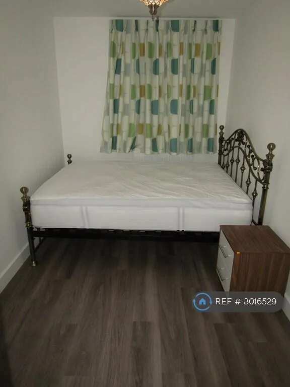 4 bedroom semi-detached house for rent