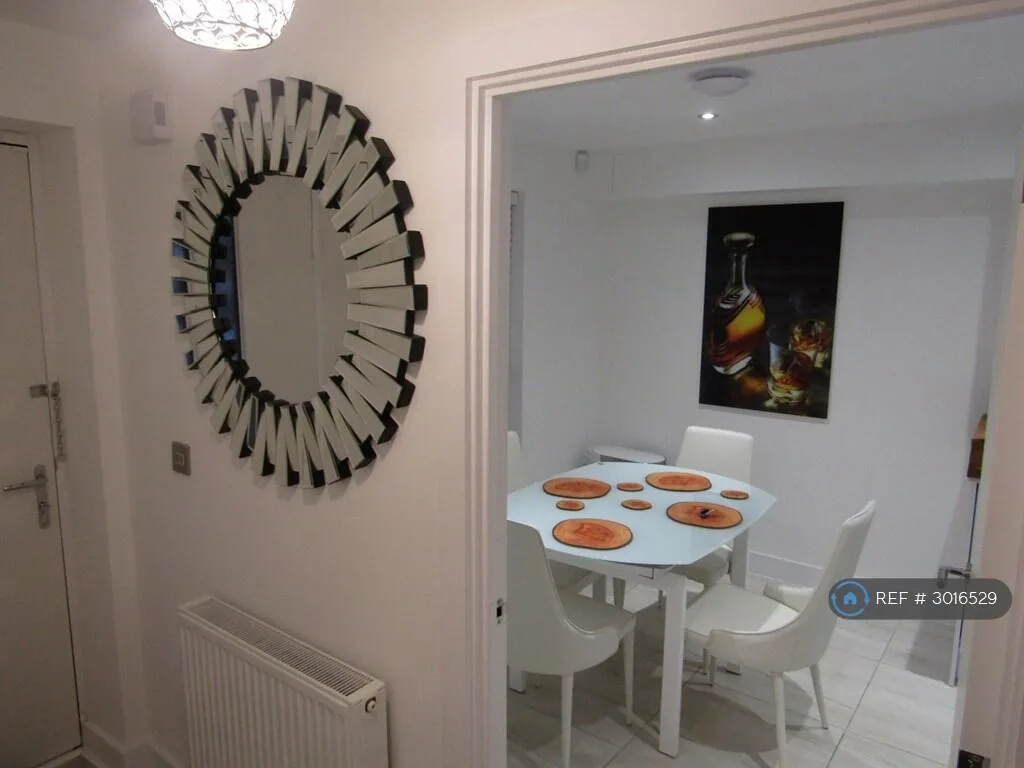 4 bedroom semi-detached house for rent