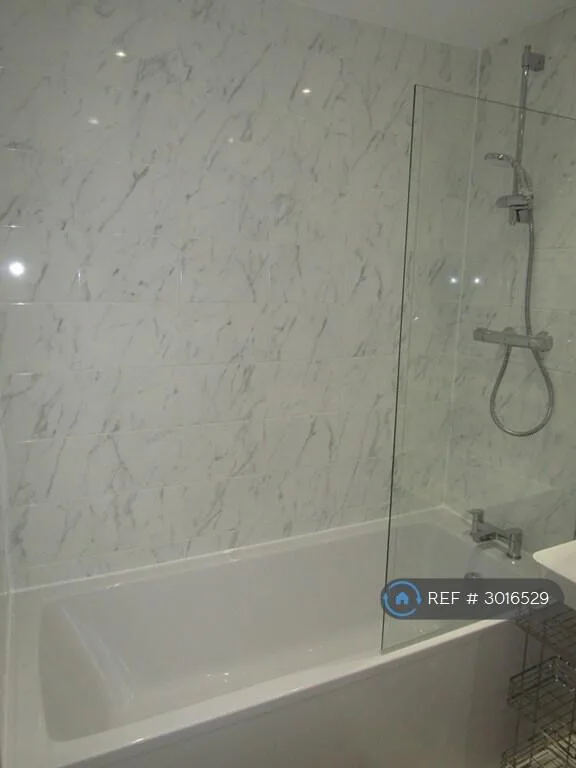 4 bedroom semi-detached house for rent
