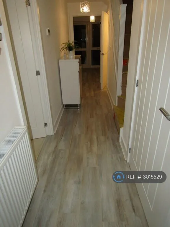 4 bedroom semi-detached house for rent