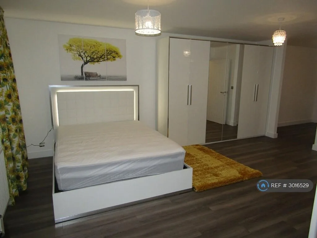 4 bedroom semi-detached house for rent
