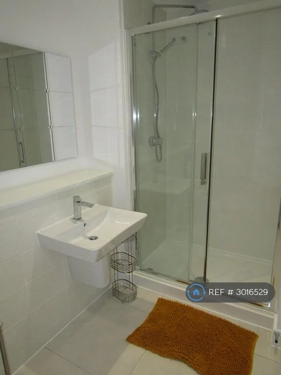 4 bedroom semi-detached house for rent